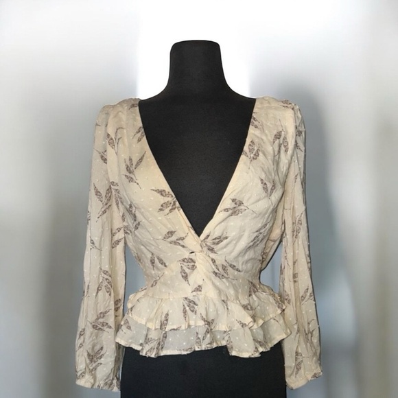 2Bella Long Sleeve  V Neck Ruffle Blouse| Large - Picture 1 of 6